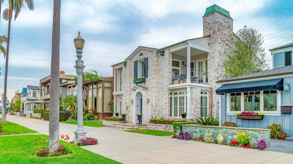 Pano Elegant two storey houses and tall palm trees in scenic Long Beach California