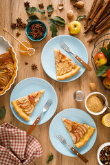 Canvas Print - Thanksgiving autumn apple pie with fresh fruits and walnuts on wooden table, top view