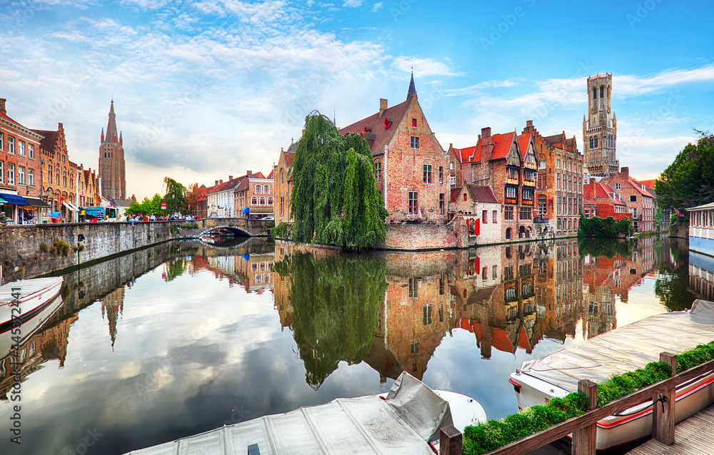 Belgium - Historical centre of  Bruges river view. Old Brugge buildings reflecting in water canal. - obrazy, fototapety, plakaty 