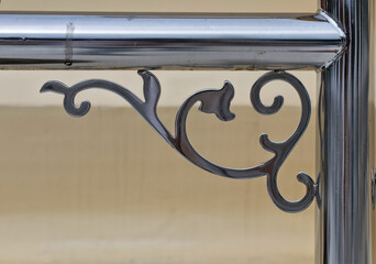 A close-up photo shows the components of a fence decorated with stainless steel panels.