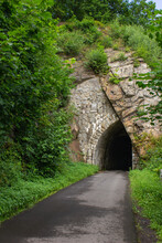 Tunel Przy Jeziorze Złotnickim