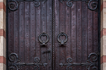 Canvas Print - Vertical shot od a vintage metal black door with patterned design