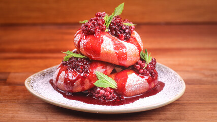 Canvas Print - Closeup of sauce cheesecakes on a plate