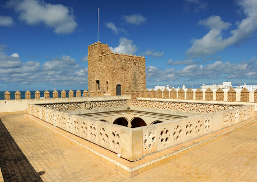 torre y cubiertas del castillo de luna ayuntamiento de rota, provincia de cádiz andalucía españa