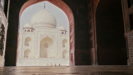 Canvas Print - Mesmerizing Taj Mahal through the arch in Agra, India