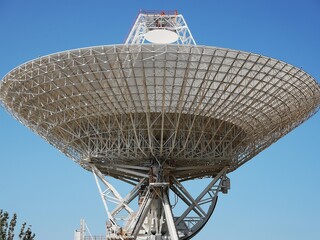 Large radio antennas for deep space investigation