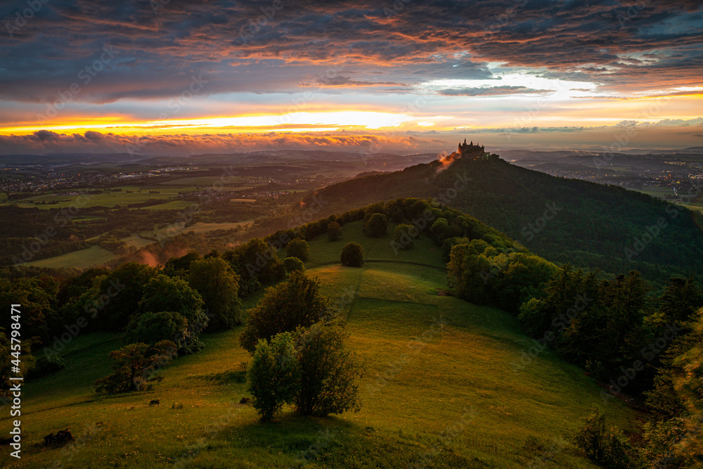 Vertical shot of Val d'Orcia at sunset in Italy - obrazy, fototapety, plakaty 
