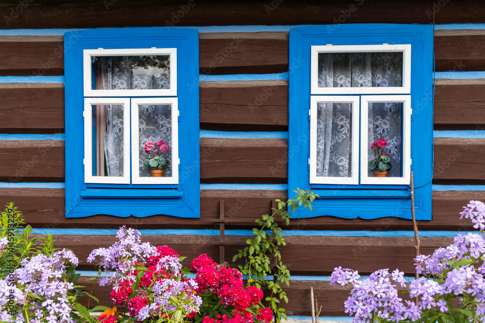 Old wooden houses in village Osturna, Spiska magura region, Slovakia - obrazy, fototapety, plakaty 