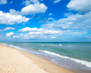 Wall Mural - Beautiful sky and blue sea