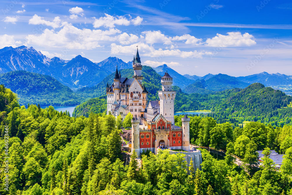 Neuschwanstein Castle, Germany. Front view of the castle with the Bavarian Alps in the background. - obrazy, fototapety, plakaty 