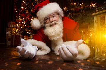 Wall Mural - Santa invites to holiday