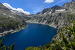 Lac et montagne du massif du Neouvielle dans les Pyrénées