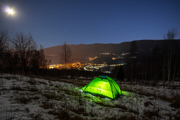 Wall Mural - tent in the winter in the mountains with a view of the night city