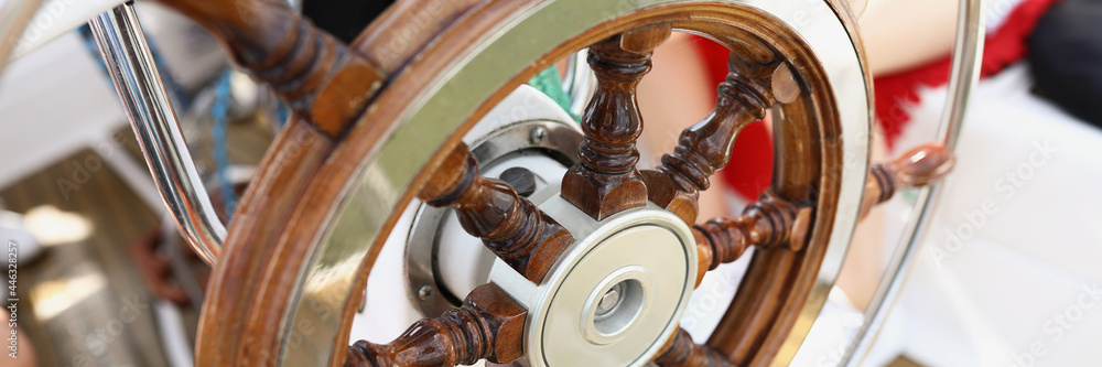 Wooden vintage steering wheel on a yacht close-up - obrazy, fototapety, plakaty 