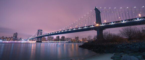 Fototapete - Manhattan bridge at dusk, New York City.