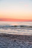 Fototapeta Na ścianę - Zachód słońca na plaży w Kołobrzegu.