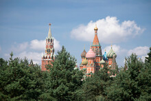 The Beautiful Palace Is Visible Through The Trees. Center Of Moscow. The Moscow Kremlin Behind The Trees. Beautiful Domes And Spire With A Star. Ancient Architecture.