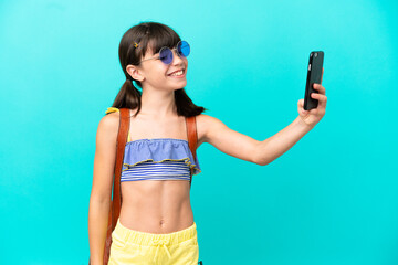 Wall Mural - Little caucasian kid going to the beach isolated on blue background making a selfie