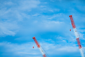 タワークレーンと空