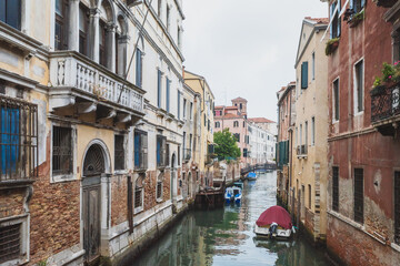 Canvas Print - Narrow canal by traditional Venetian house, Venice, Italy