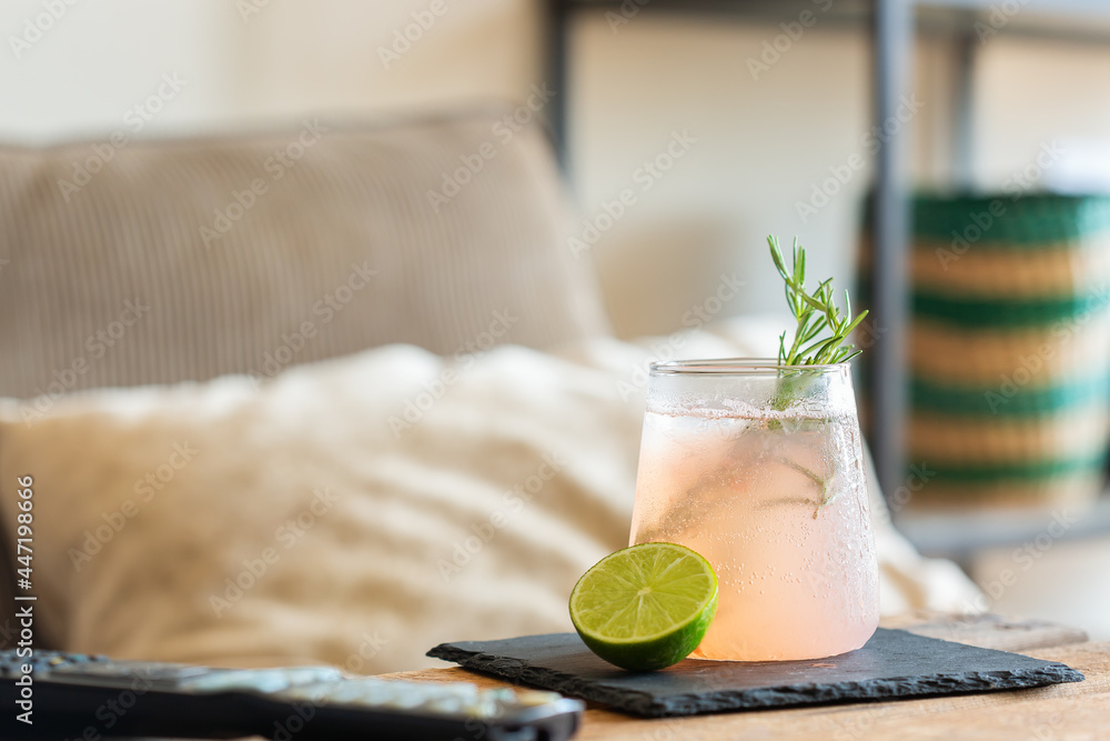 Hard seltzer cocktail with lime for relaxing afternoon at home - obrazy, fototapety, plakaty 