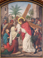 Papier Peint - VIENNA, AUSTIRA - JUNI 17, 2021: The painting fresco Veronica wipes the face of Jesusas part of Cross way stations in church Marienkirche by redemptorist Maximilian Schmalzl from end of 19. cent.