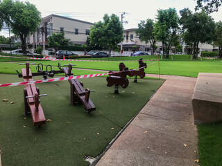 Canvas Print - children playing in park