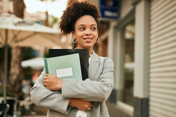 Poster - Young african american businesswoman smiling happy standing at the city.