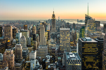 Fototapete - New York City skyline with urban skyscrapers at dusk, USA.