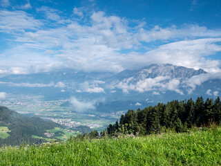 Wall Mural - Sommerliche Aussicht über die Bergwelt in Tirol