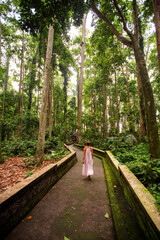 Poster - Beautiful woman in the rainforest