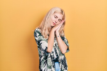 Canvas Print - Beautiful caucasian woman with blond hair wearing tropical shirt sleeping tired dreaming and posing with hands together while smiling with closed eyes.