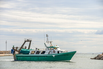 Bateau peche marin pecheur port Cambrils Espagne