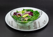 gemischter Salat auf Teller