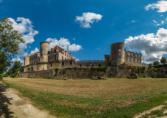 Poster - Duras (Lot et Garonne, France) - Vue panoramique du château des ducs de duras et de son esplanade