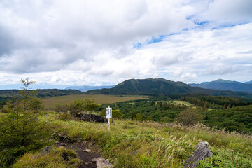 長野県諏訪市の霧ヶ峰を登山している風景 A view of climbing Kirigamine Peak in Suwa City, Nagano Prefecture.