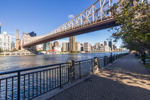 A Picture Of Ed Koch Queensboro Bridge In New York City, USA. In The Picture One Can See The East River, The Roosevelt Island And Manhattan Skyline