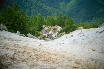 山梨県北杜市の日向山を登山している風景 A view of climbing Mount Hyuga in Hokuto City, Yamanashi Prefecture.