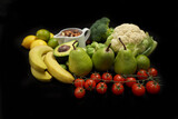 Fototapeta Fototapety do kuchni - Owoce i warzywa, zielone i żółte z czerwonym pomidorem