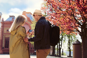 Wall Mural - Couple of tourists walking on city street