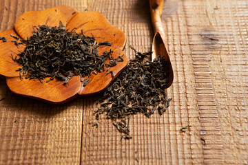 Canvas Print - Tea ceremony tools and dried tea leaves 