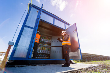 Canvas Print - Checking the operating voltage levels of the solar panel switchgear compartment