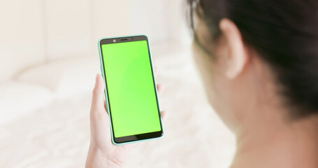 Poster - Girl with green screen smartphone