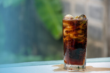 glass of cola with ice