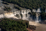 Fototapeta Paryż - Famous Iguazu falls on the border between Argentina and Brazil
