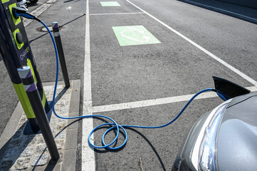 Canvas Print - voiture auto électrique recharge borne batterie environnement