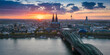 Sonnenuntergang in Köln mit Kölner Dom und Hohenzollernbrücke