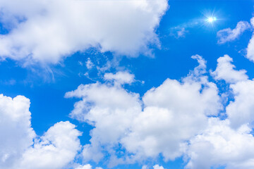 Wall Mural - 太陽の日差しと爽やかな青空と雲の背景素材_b_18