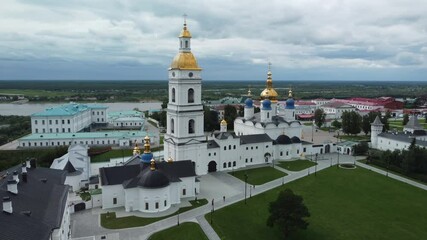 Wall Mural - The camera turns around the historic center of the city - the Kremlin. Here you can see the temple, the bell tower, museums and the square