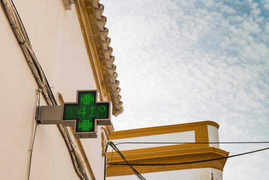 led sign of a pharmacy showing a temperature of 41 degrees celsius.